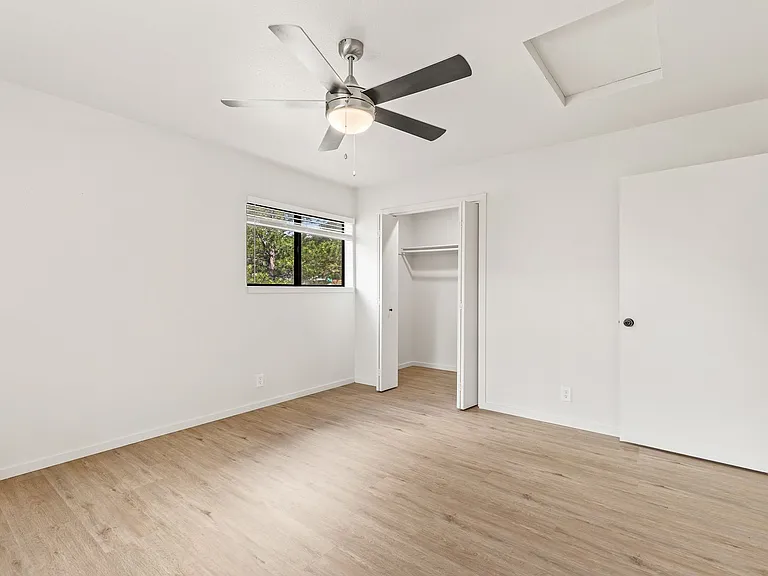 3325 E Lockett Rd — Photo 34