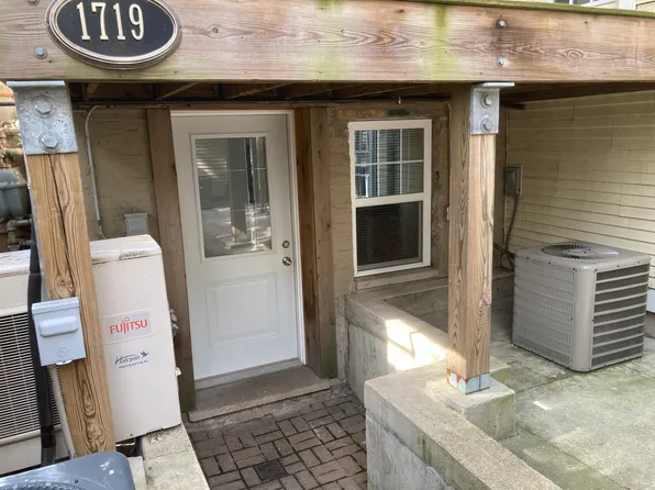 1719 W Barry Ave APT Chg, Chicago, IL 60657