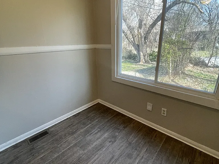 2322 S Broadview St — Photo 5