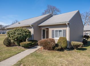 162 Horseshoe Dr, Chicopee, MA 01022