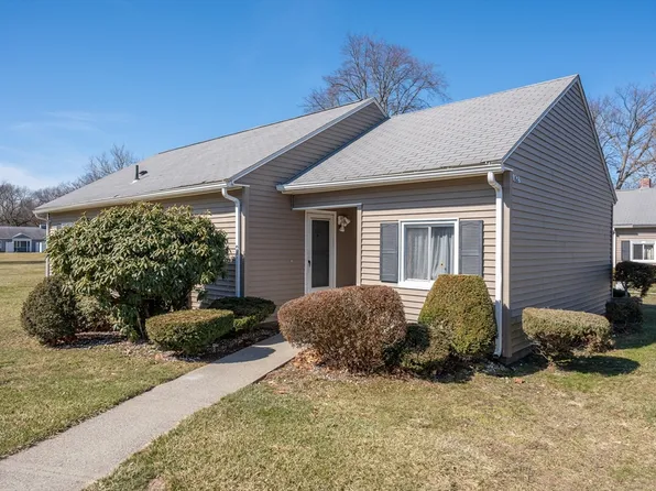 162 Horseshoe Dr, Chicopee, MA 01022