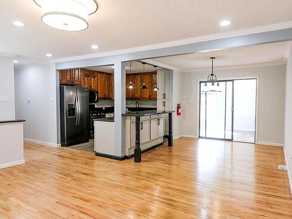 5th image of 315 Woodbine St