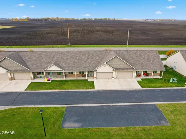 5860 Fountain Vista Dr, Grand Forks, ND 58201