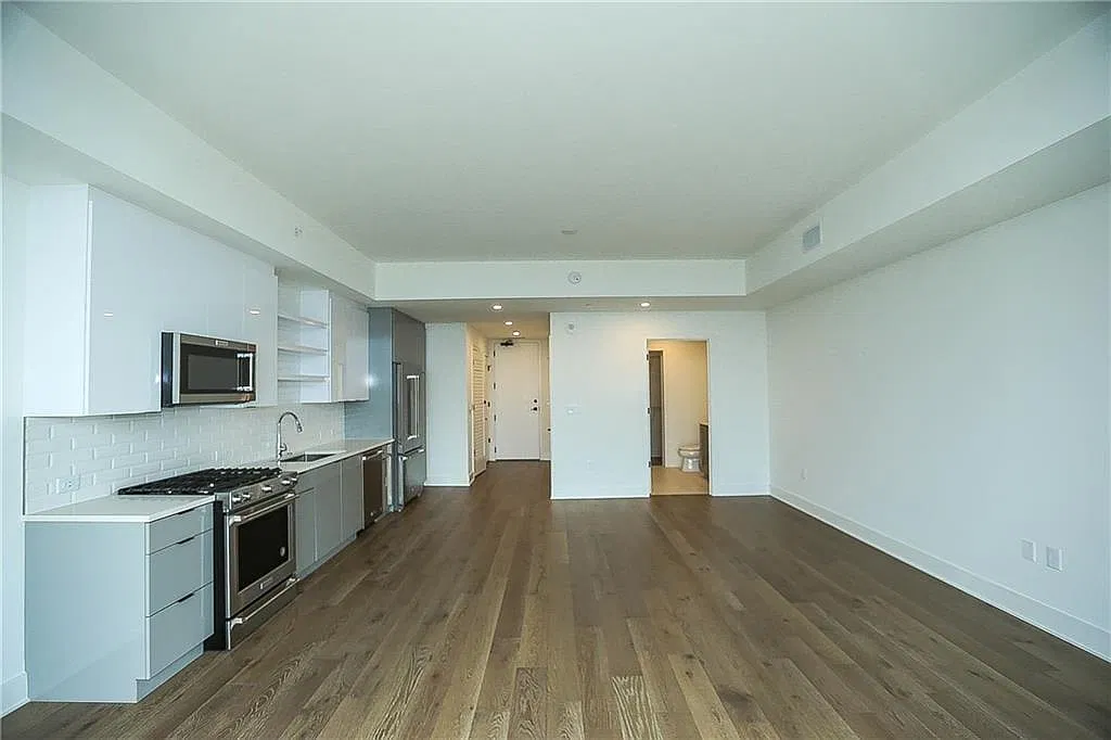 1 bed, 1.0 bath, $1,800 — Photo 3