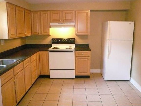 3rd image of 502 Greenfield Ln