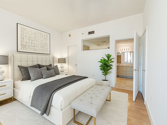 2nd image of 350 NE 24th St APT 909