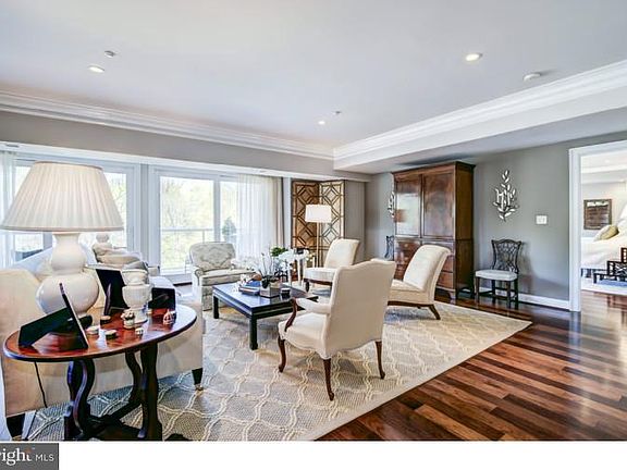 3rd image of 1702 N Park Dr APT 61