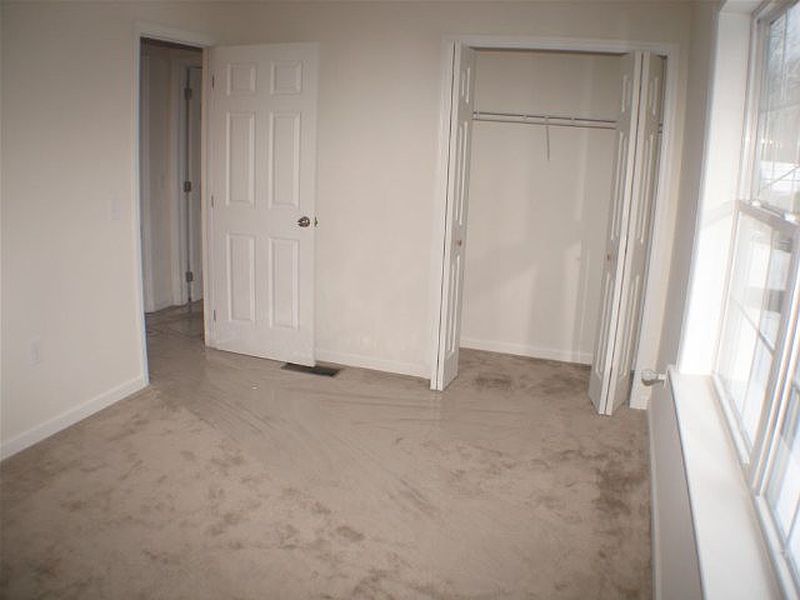 4th image of 30 COUNTRY CLUB Lane