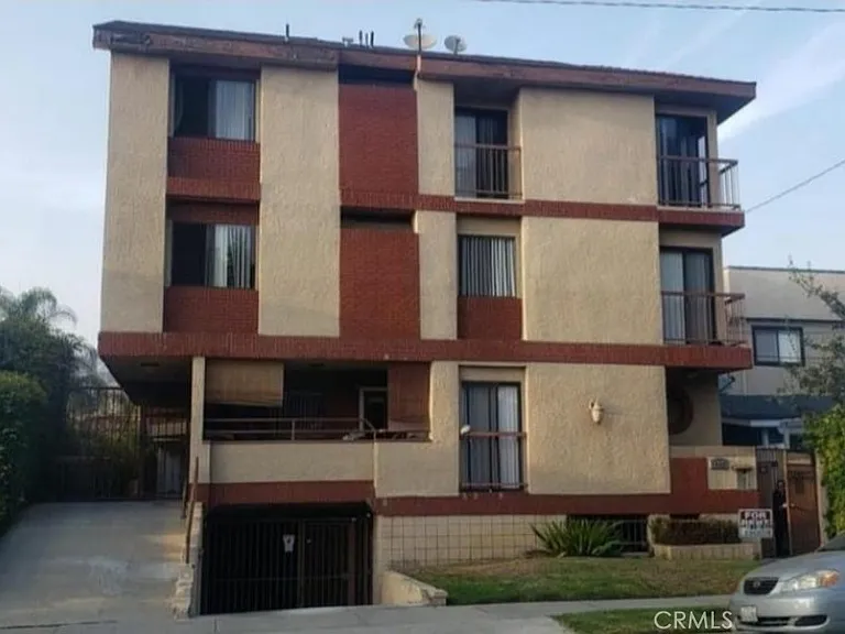 415 W Stocker St #102 — Photo 1