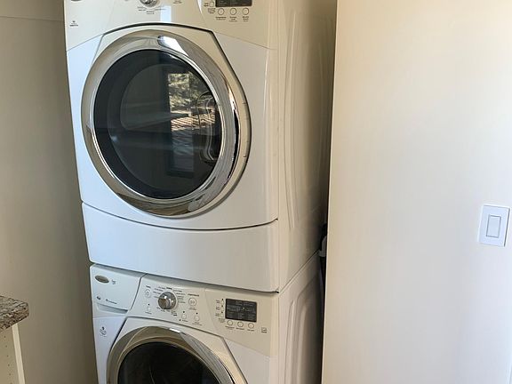 4th image of 2061 E Brewer Ave