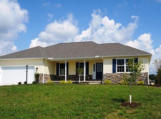 10365 Carrousel Woods Dr, New Middletown, OH 44442