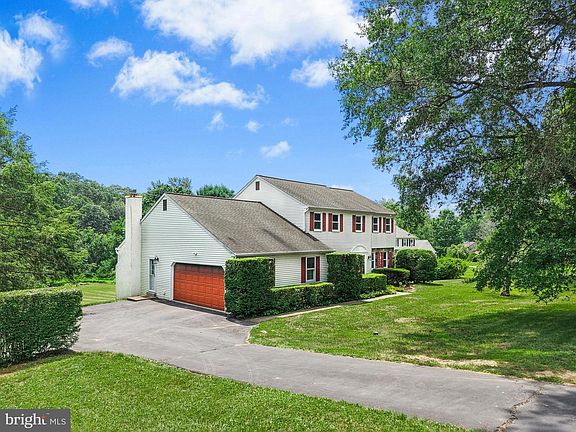 3rd image of 2608 Springhill Cir