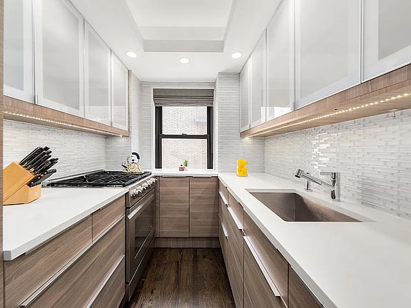 5th image of 11 E 87th St Penthouse B