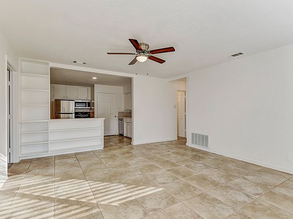 3rd image of 2611 W Washington St