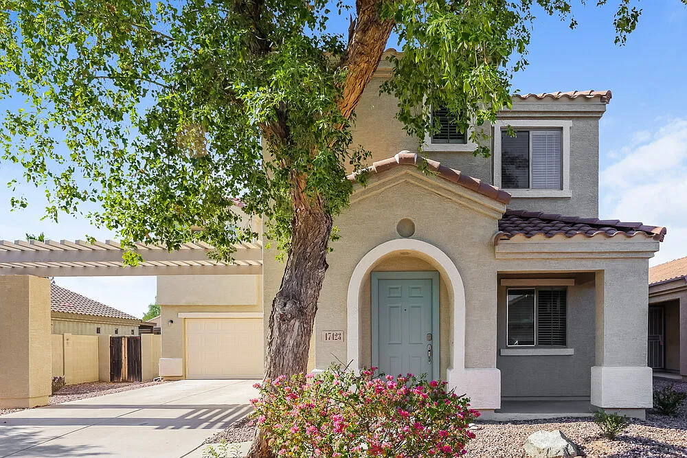 4 bed, 2.5 bath, 2136 sqft, $2,365 — Photo 1