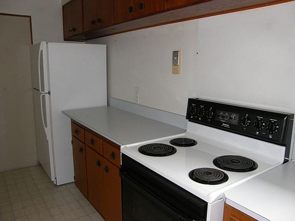 5th image of 400 6th St NE