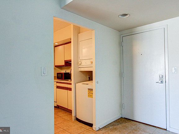 2nd image of 200 Lombard St #701