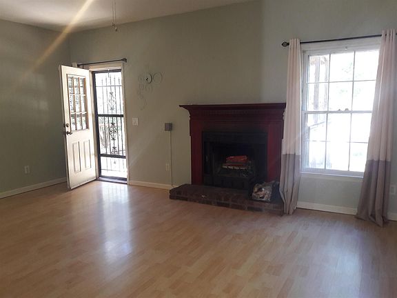 4th image of 1017 Hammack Ct