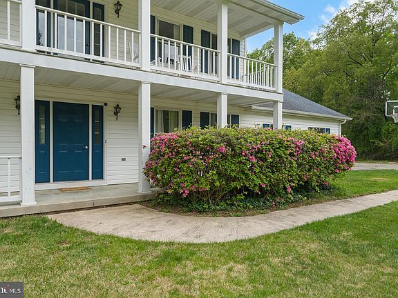 4th image of 6055 Manor Ln