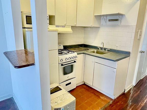 4th image of 1702 2nd Ave APT 3C