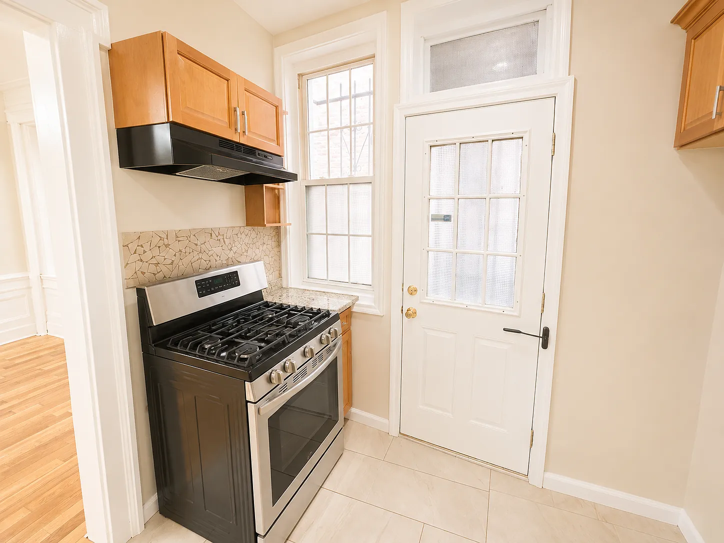 4 bed, 1350 sqft, $2,245 — Photo 3
