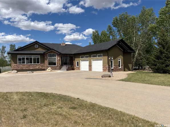 1451 1st AVENUE NW, Weyburn, SK S4H 3E3
