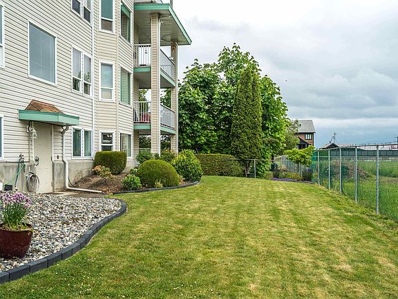 4th image of 46966 Yale Rd #104