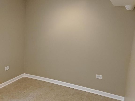 5th image of 2614 N Springfield Ave #Gf