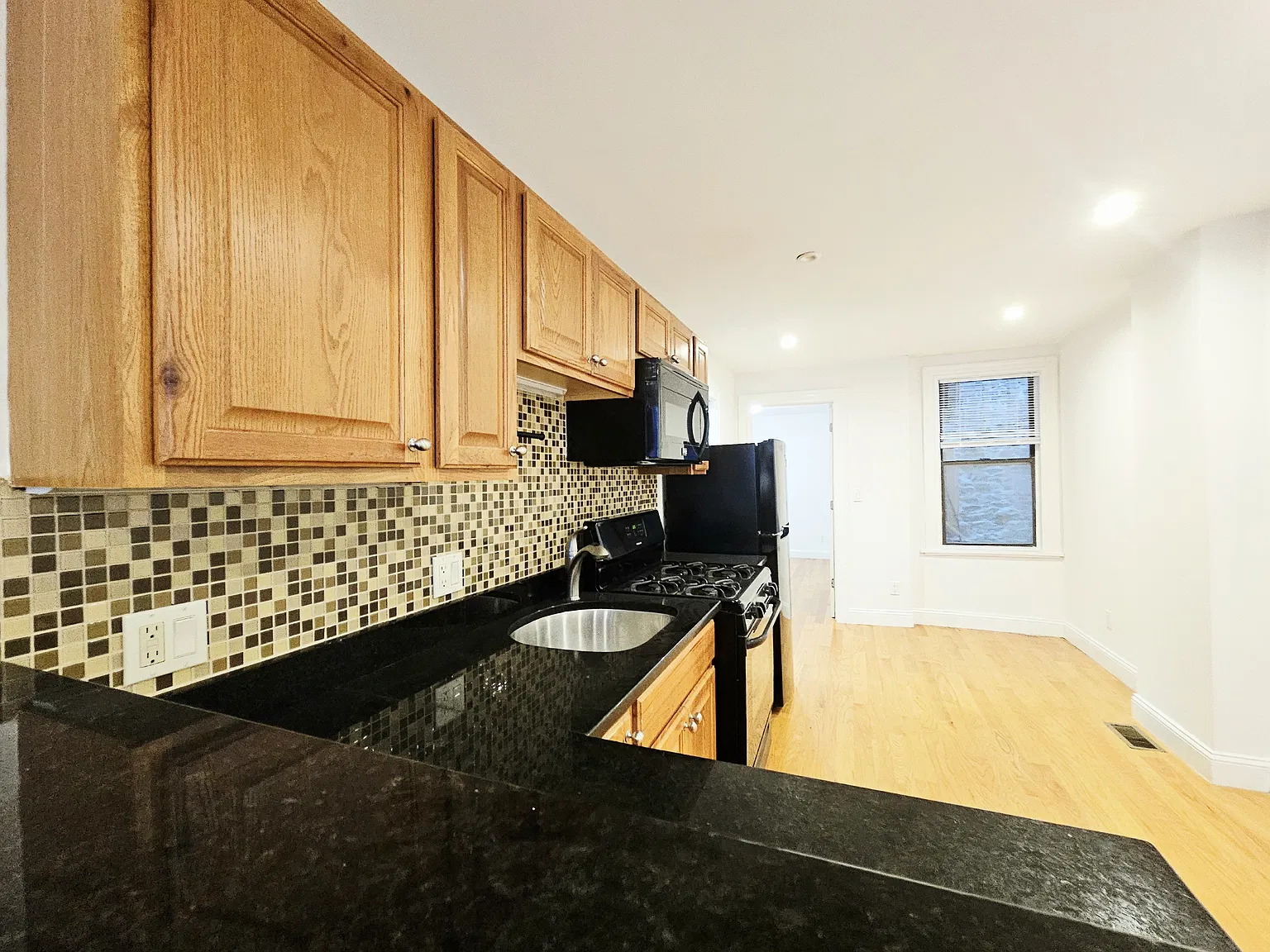 1 bed, 550 sqft, $2,825 — Photo 3