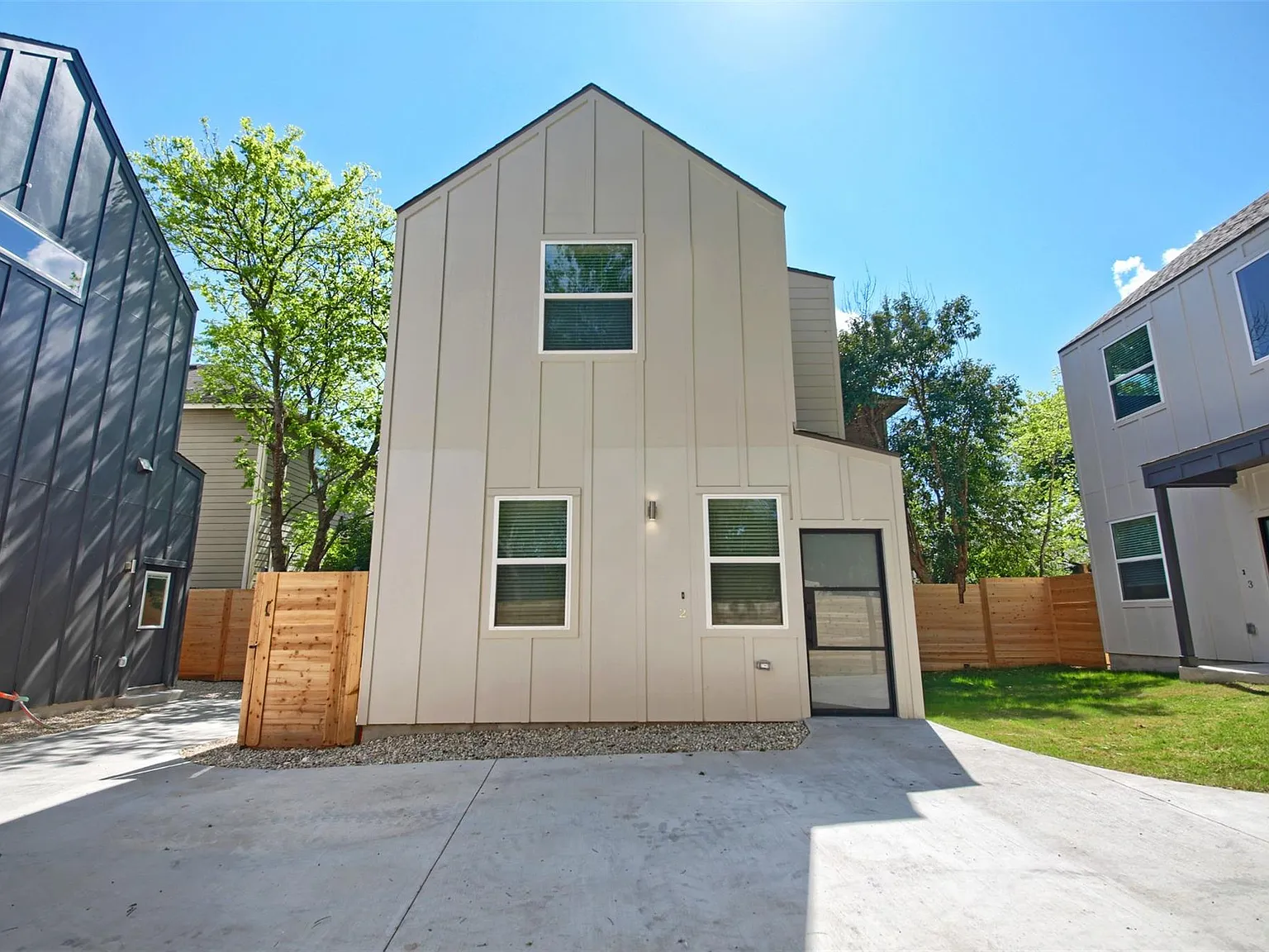 1 bed, 1.5 bath, 686 sqft, $1,650 — Photo 3