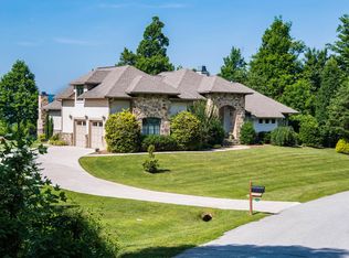260 Crossvine Trl, Laurel Park, NC 28739