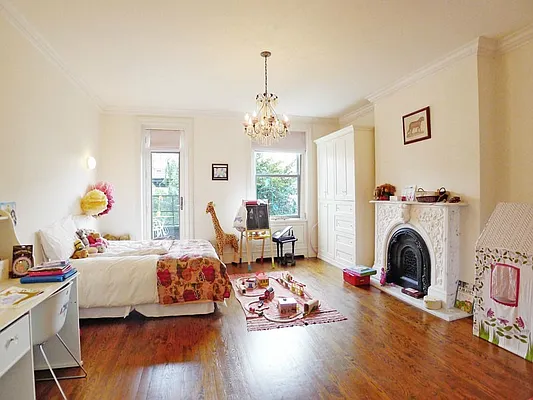 Rented by Sotheby's International Realty | media 11