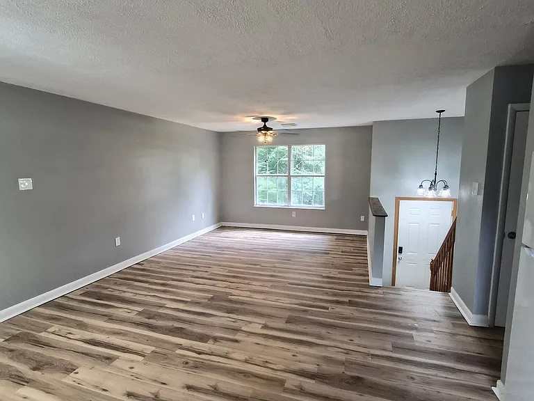 409 Grafton Rd — Photo 2
