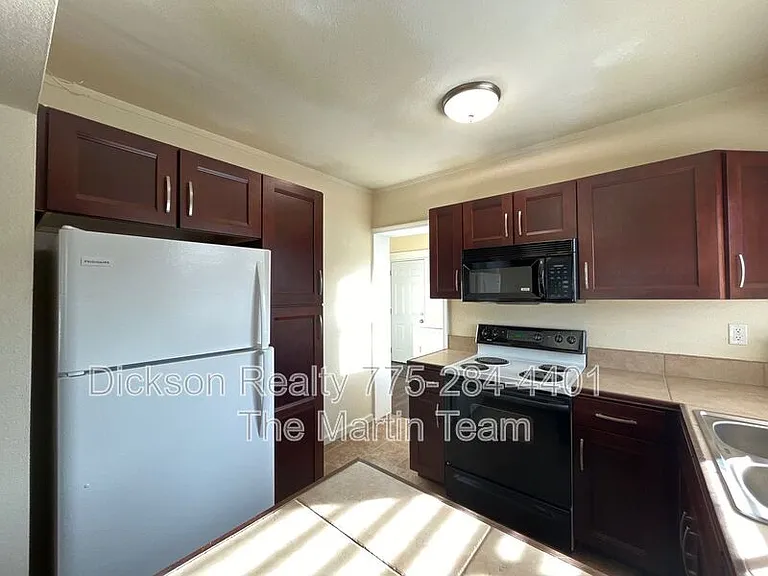 1561 G St — Photo 10