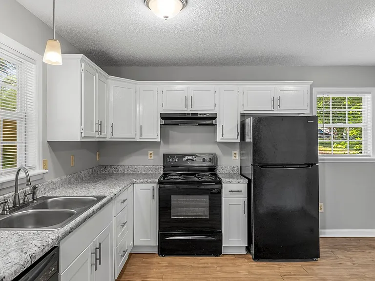 1811 Cody Ave — Photo 11