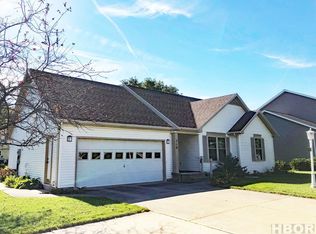 719 Eisenhower Dr, Fostoria, OH 44830
