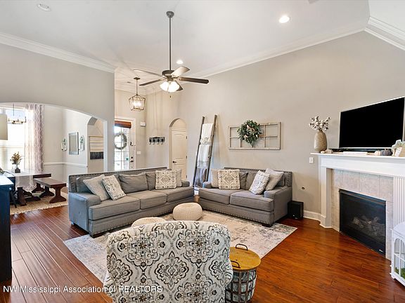 5th image of 3841 Glenda Gail St