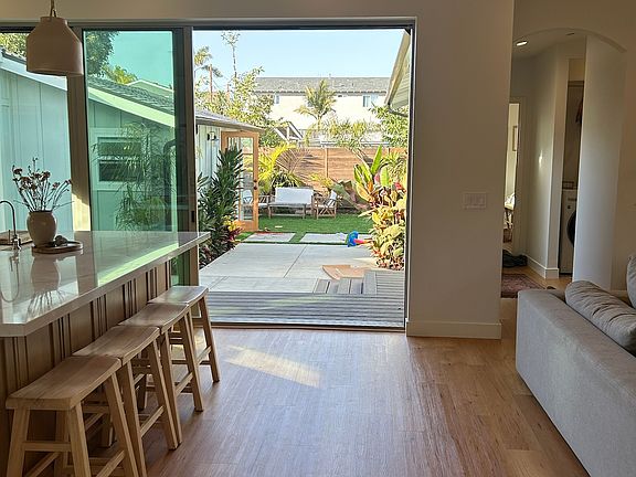 Living area / kitchen