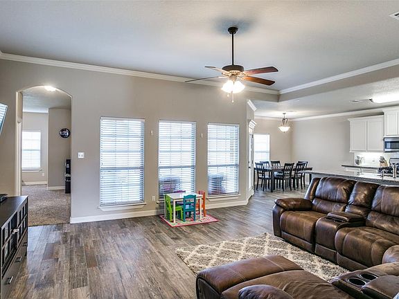 5th image of 207 Rockrose Ln