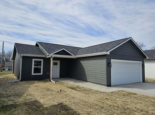 722 N Cedar St, Ottawa, KS 66067