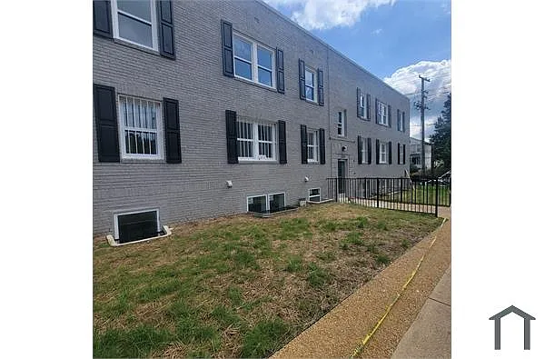 Building Photo - 324 61st St NE #2