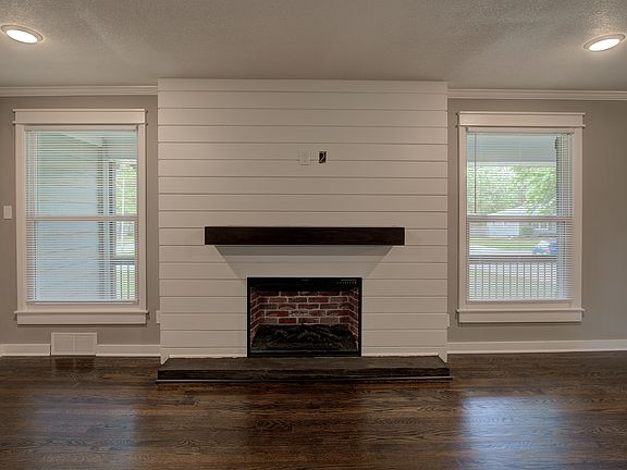 5th image of 4413 N Grand Ave