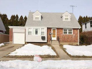 2nd image of 27 Maglie Dr