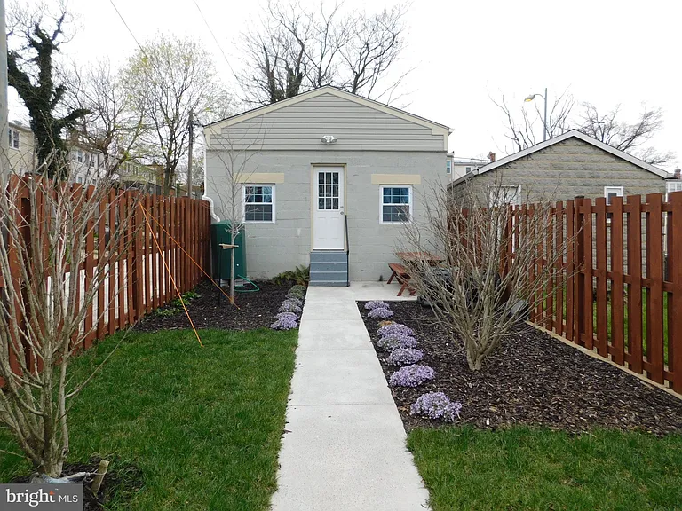 308 Webster St NW — Photo 37
