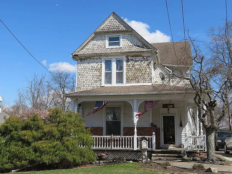 1st image of 636 N High St