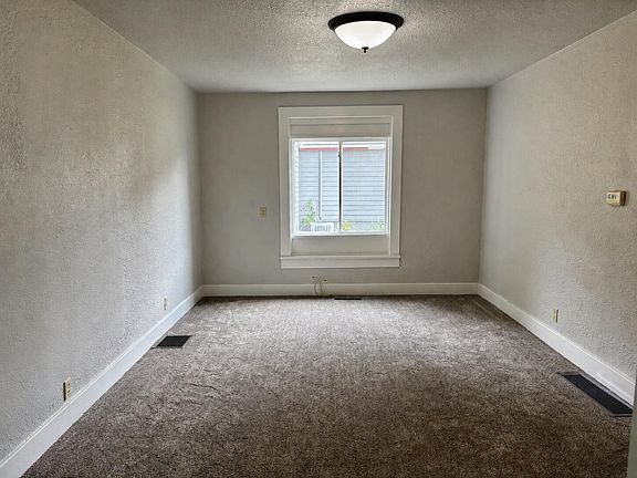 4th image of 608 N Walnut St