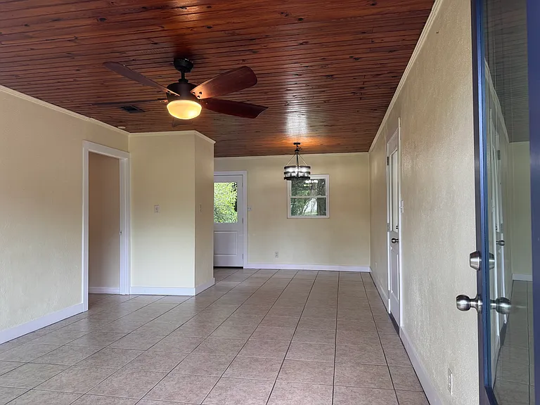 Living room/dining room