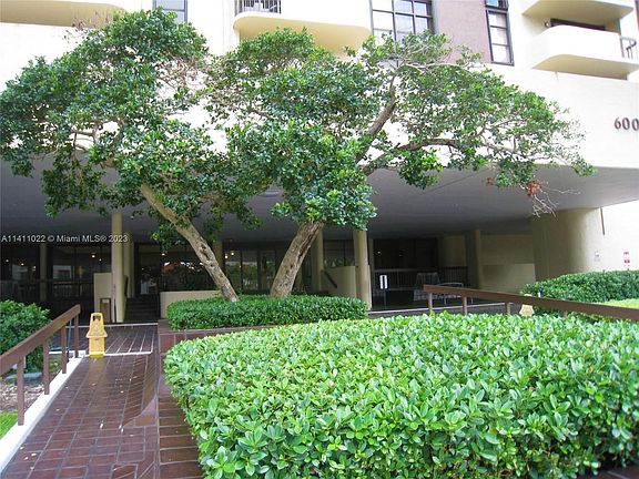 3rd image of 600 Biltmore Way APT 505