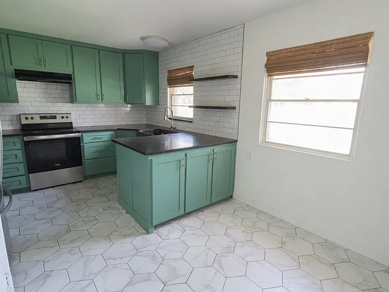 4904 Odessa Ave — Photo 1