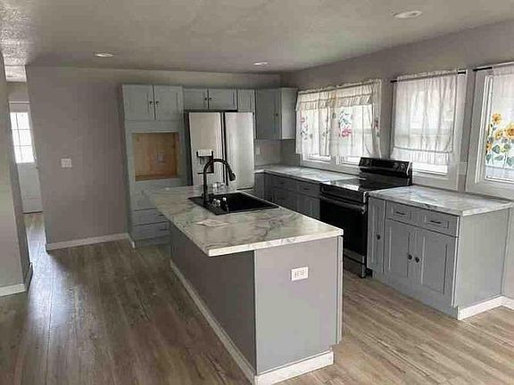 4th image of 320 W 23rd Ave